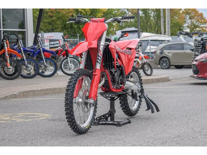 2025 GASGAS MC 125 thumbnail 9