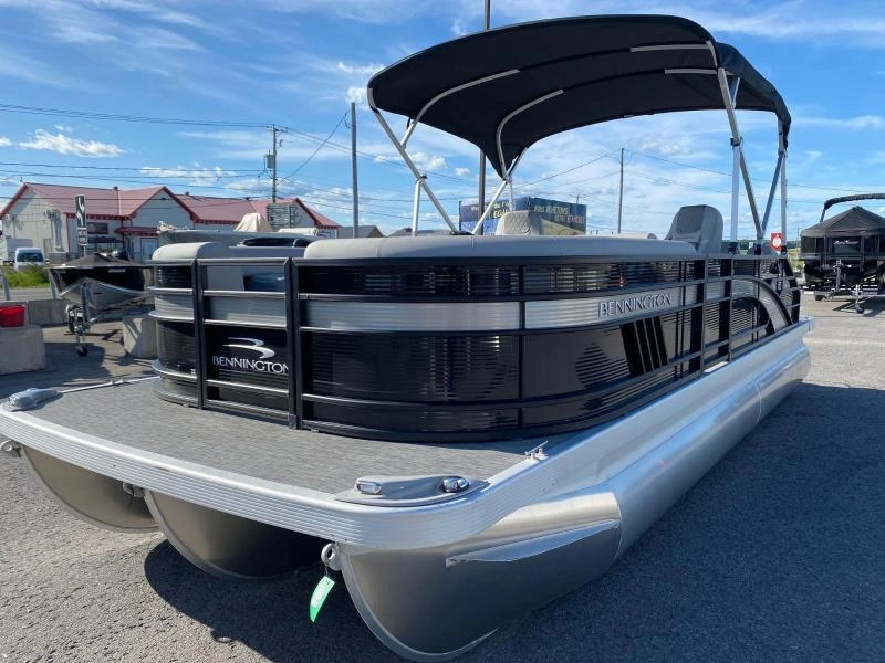 Bennington Marine L22 Swingback 3t Xpress Demo 2023 alt