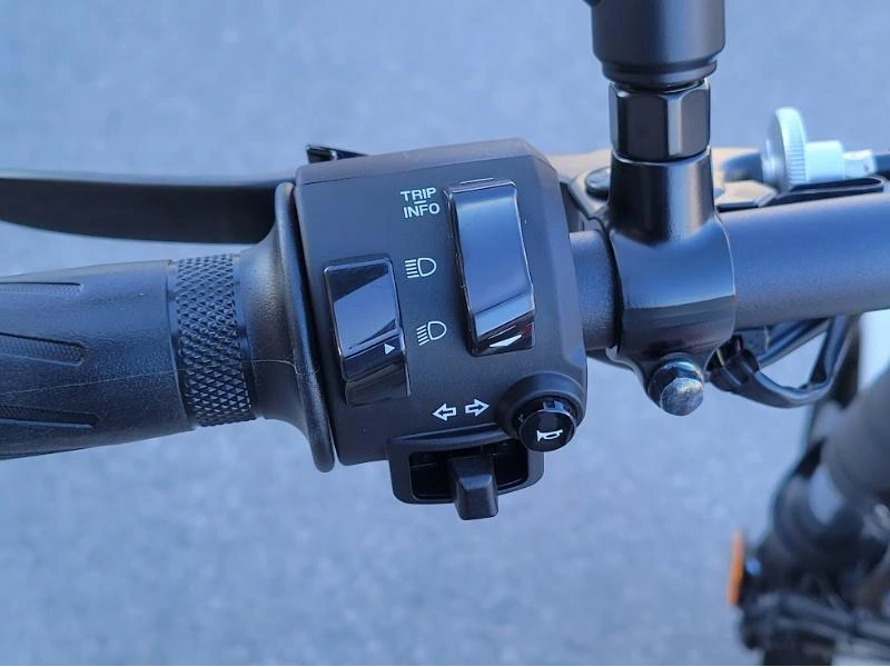 2025 Yamaha Xsr700 alt