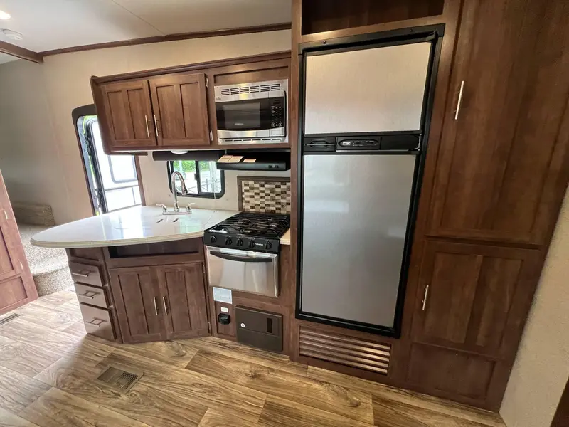 2018 KEYSTONE CROSSROADS VOLANTE 270BH **EN SUPERBE CONDITION!!**