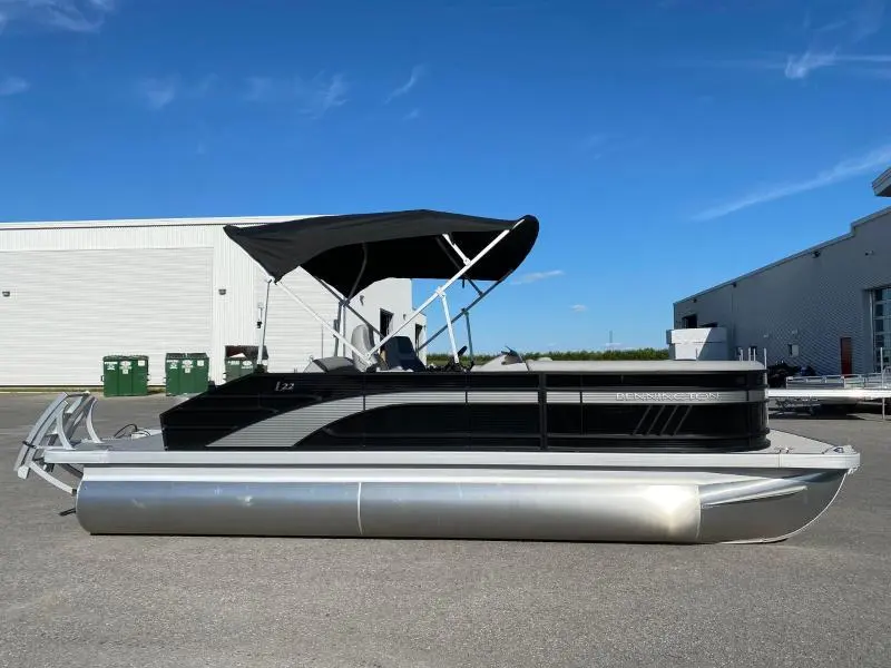 Bennington Marine L22 SWINGBACK 3T XPRESS DEMO 2023