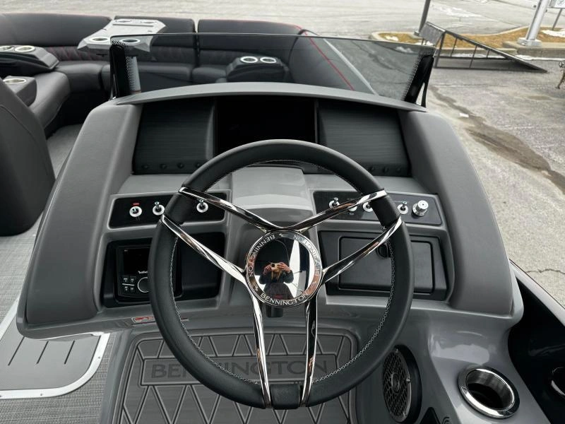 2024 Bennington Marine Rx23 Sport Swingback Demo alt