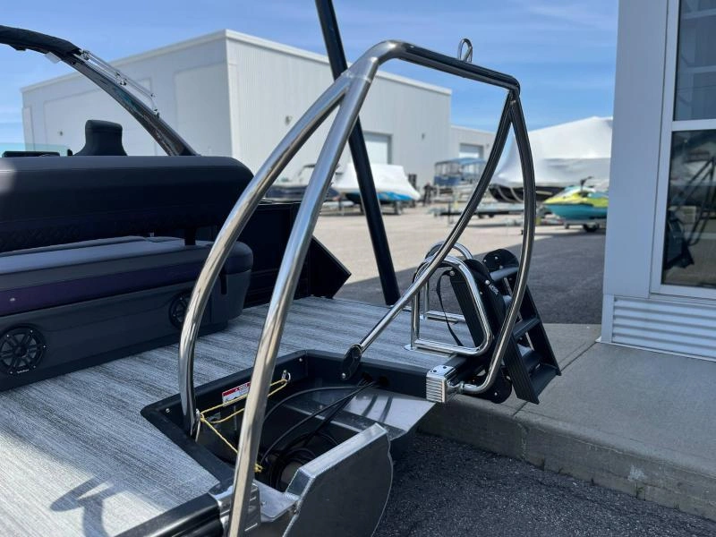 Bennington Marine M22 Swingback Luxe 3t / F200 2025 alt