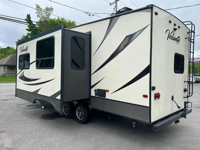 2018 KEYSTONE CROSSROADS VOLANTE 270BH **EN SUPERBE CONDITION!!**