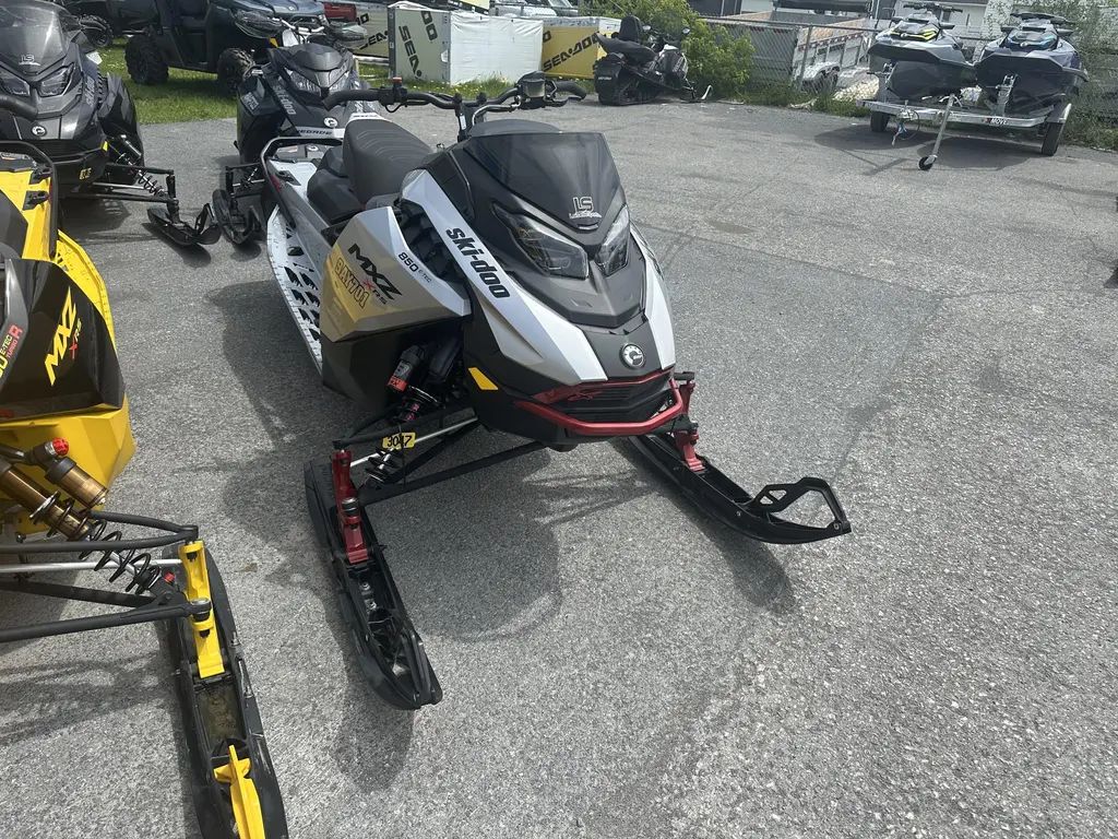 2024 Ski-Doo MXZ XRS 850 SMART SHOX