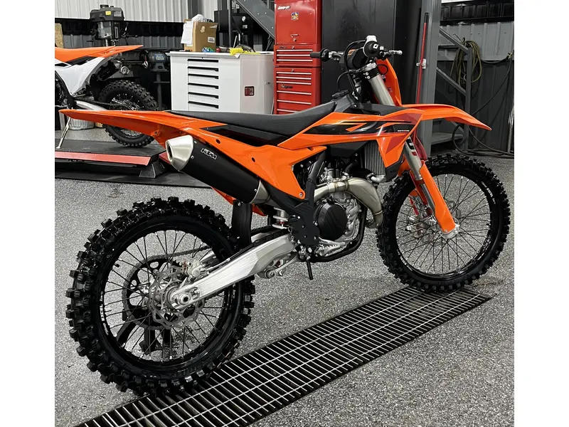 2025 KTM 450 SX-F thumbnail 2