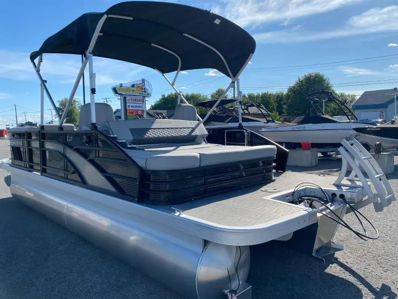 Bennington Marine L22 SWINGBACK 3T XPRESS DEMO 2023