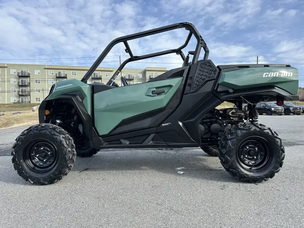2025 Can-Am Commander DPS 700 