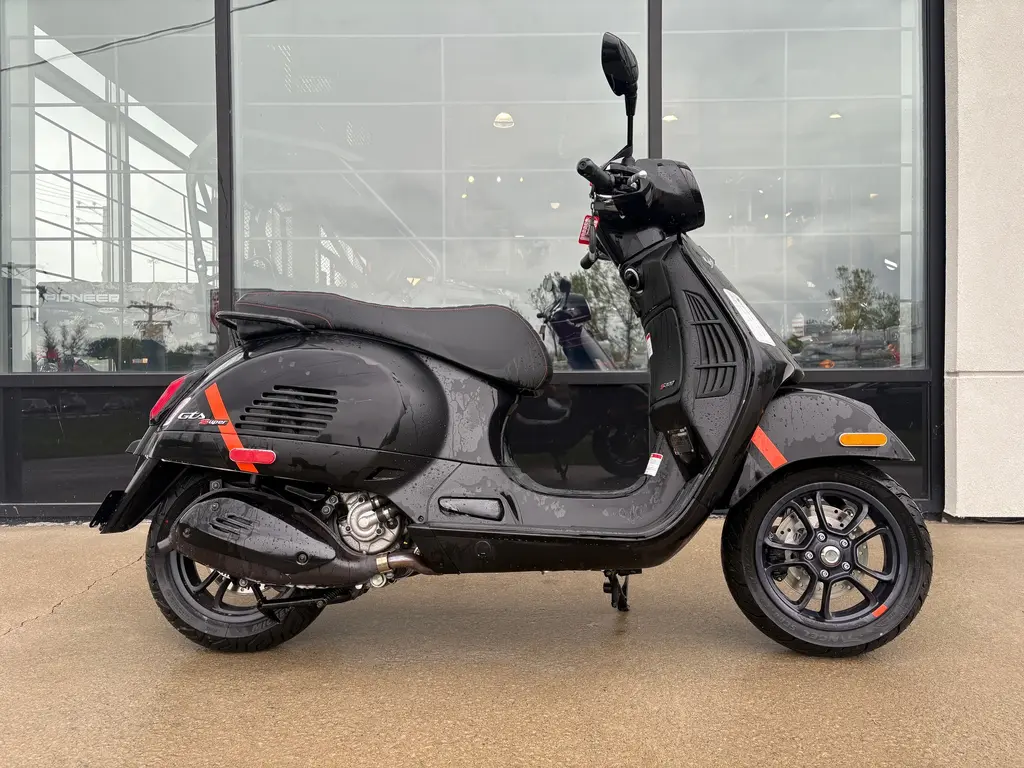 2023 Vespa GTS 300 Super Sport 390 KM