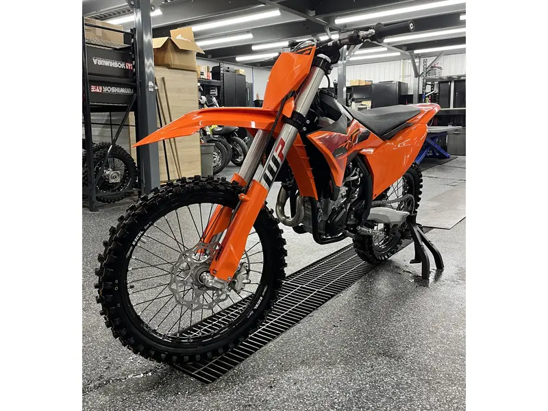 2025 KTM 450 SX-F thumbnail 6