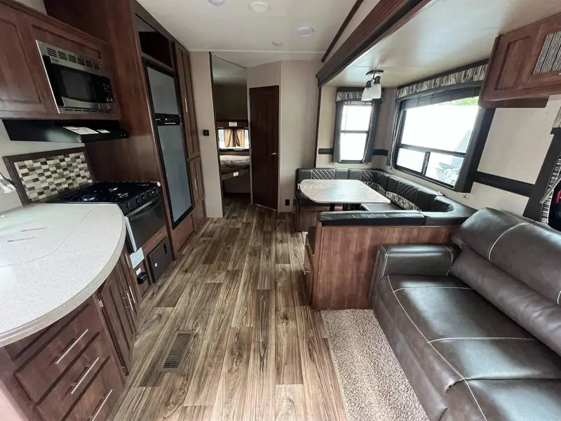 2018 KEYSTONE CROSSROADS VOLANTE 270BH **EN SUPERBE CONDITION!!**
