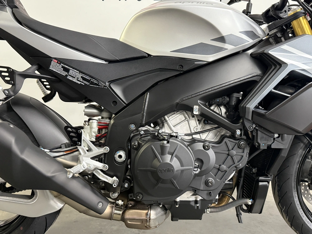 2026 Aprilia Tuono V4 1100 alt