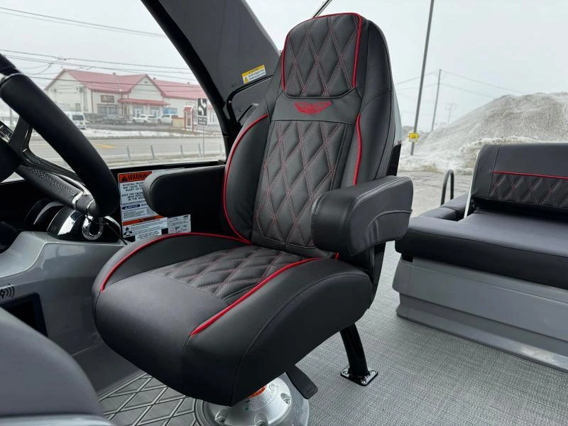 Bennington Marine Rx23 Sport Swingback Demo 2024 alt