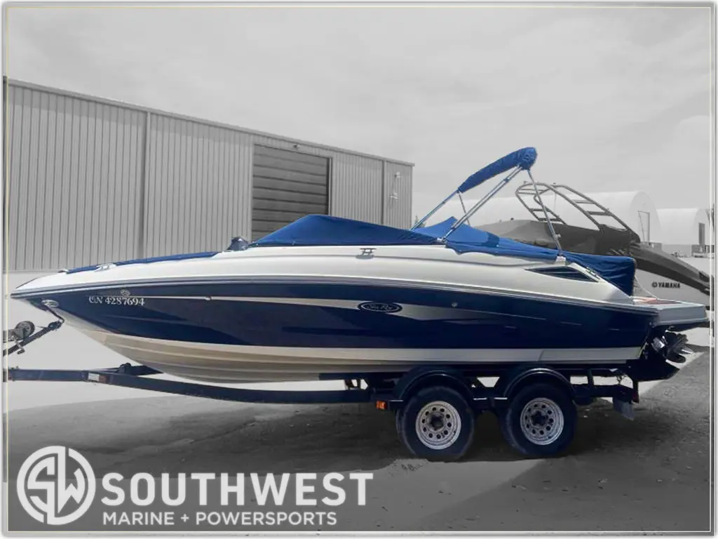 2014 Sea Ray Sundeck 220 with 5.0L Merc