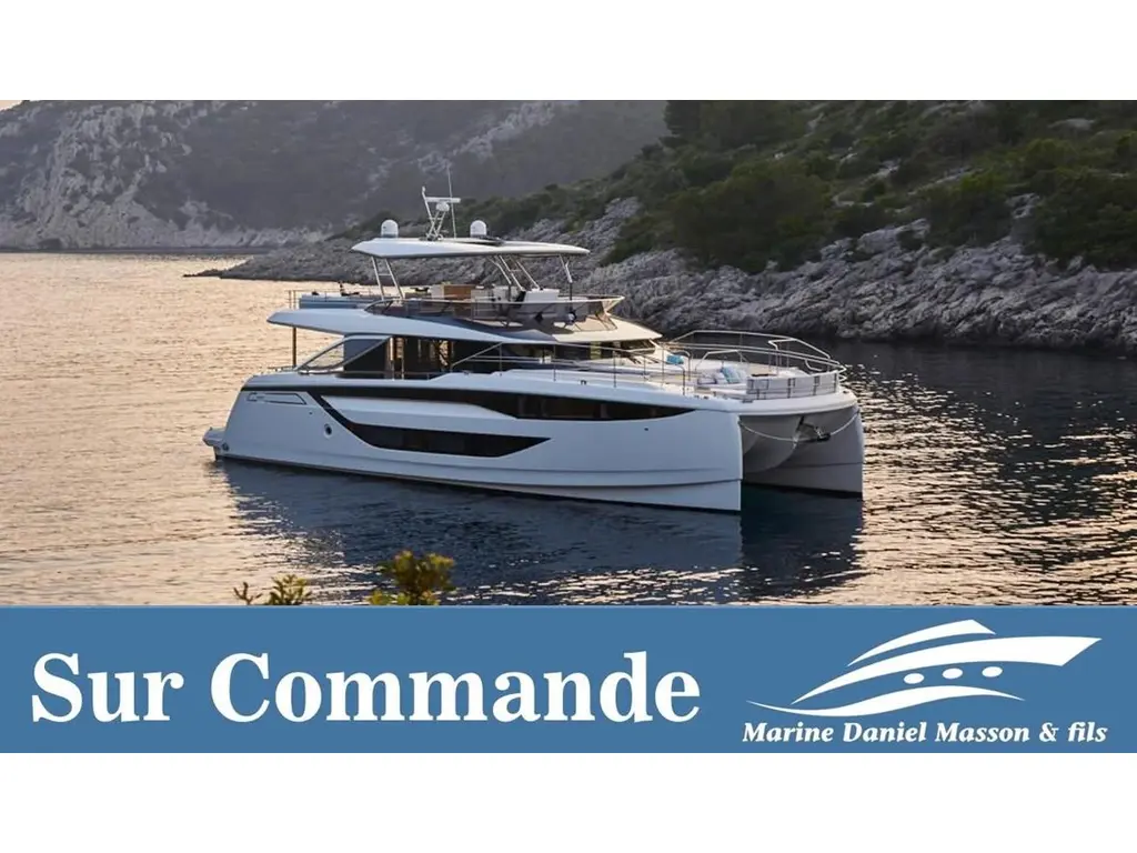 2026 Prestige Yachts M8 