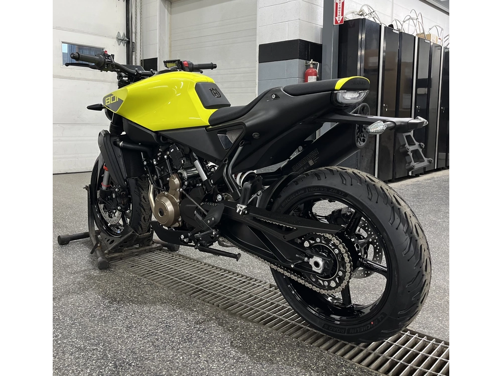 Husqvarna Vitpilen 801 2025 alt