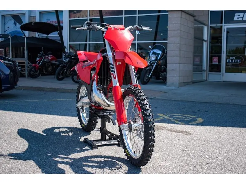 2025 GASGAS MC 250 thumbnail 2