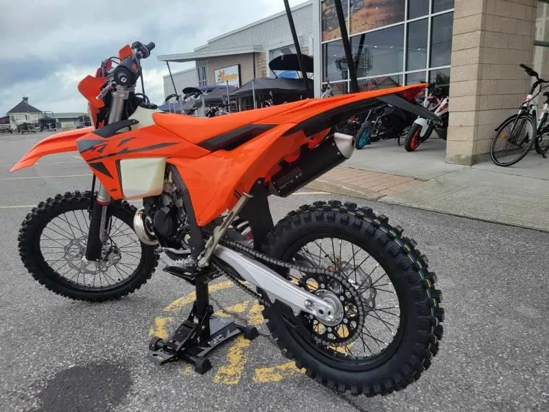 2025 KTM 150 XC-W thumbnail 9