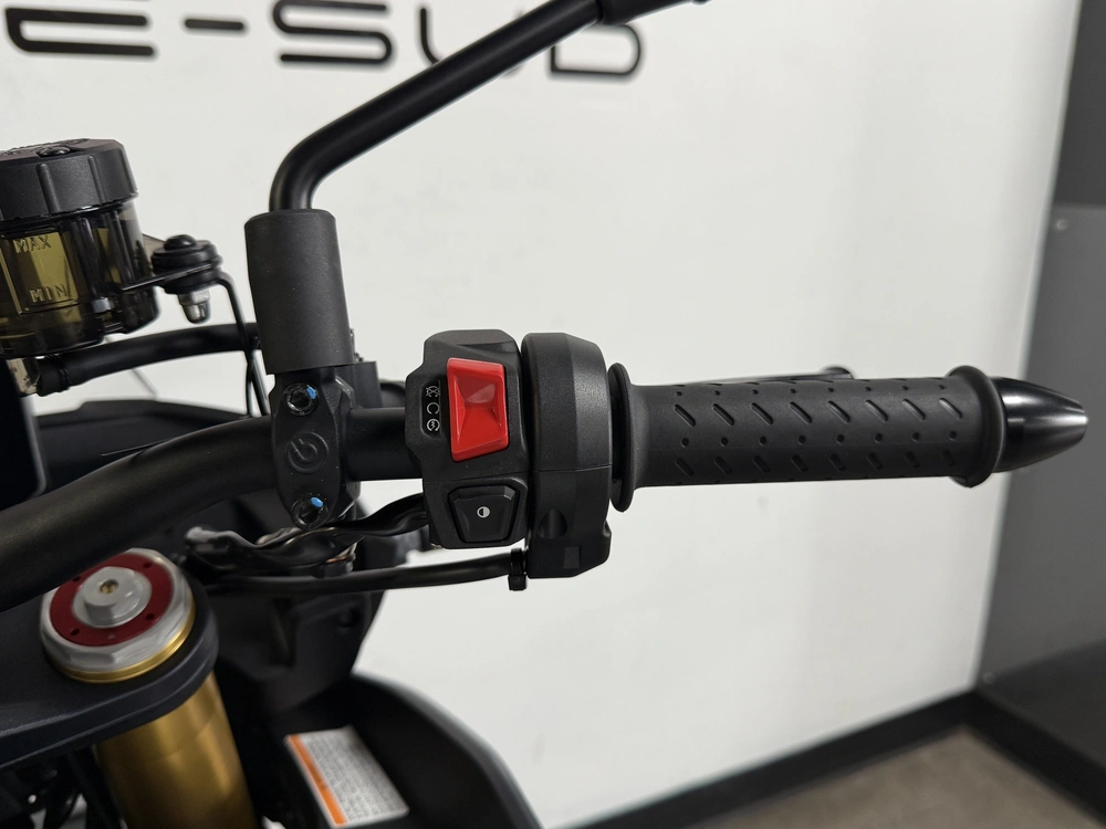 Aprilia Tuono V4 1100 2026 alt