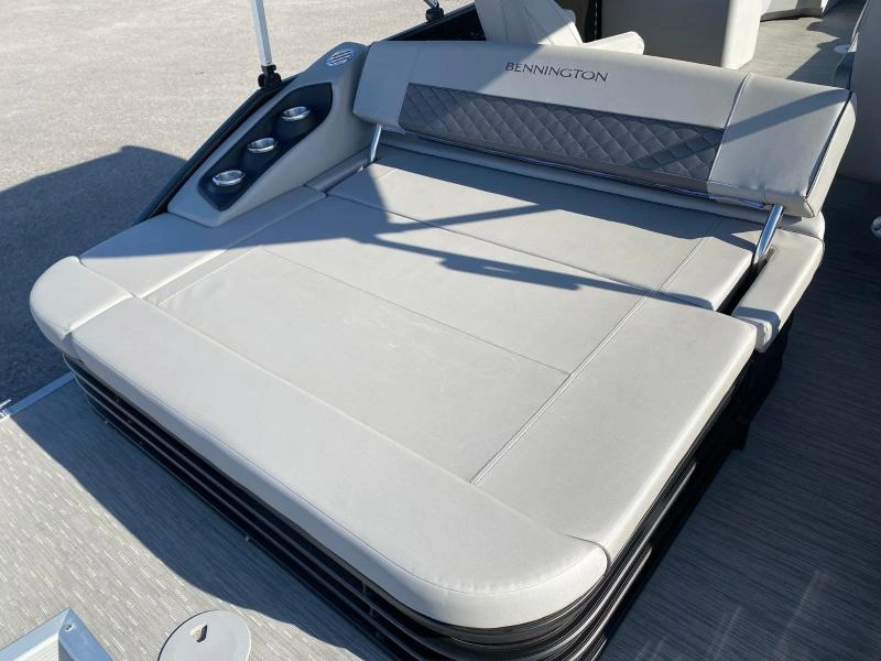 Bennington Marine L22 Swingback 3t Xpress Demo 2023 alt