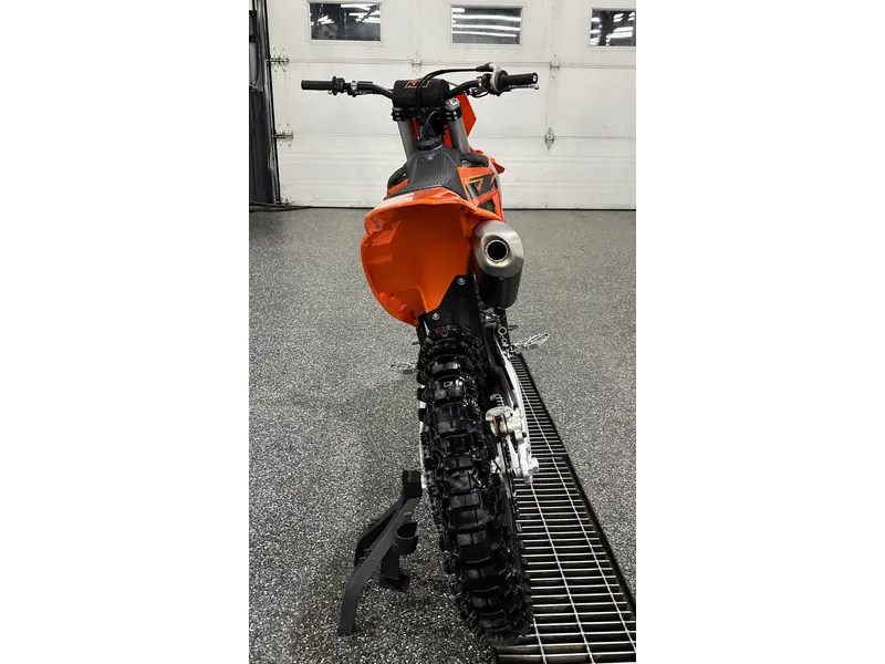 2025 KTM 450 SX-F thumbnail 3