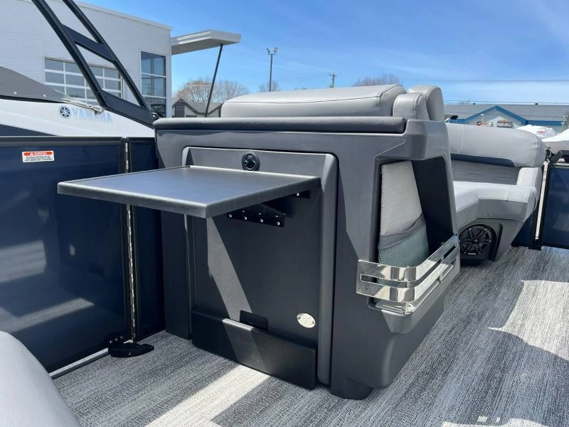 Bennington Marine M22 Swingback Luxe 3t / F200 2025 alt