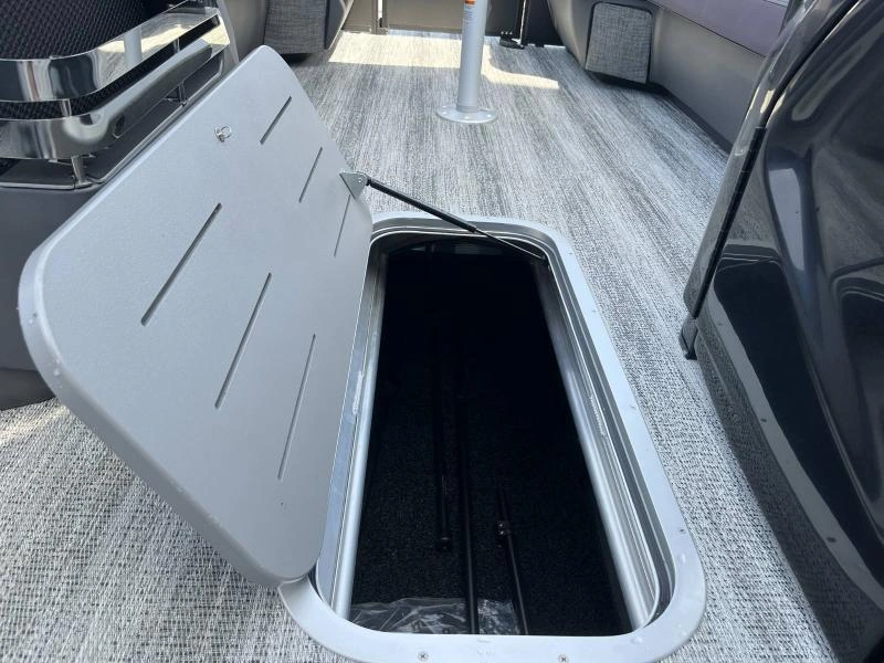 Bennington Marine M24 L-bench Arche Sport Demo 2025 alt