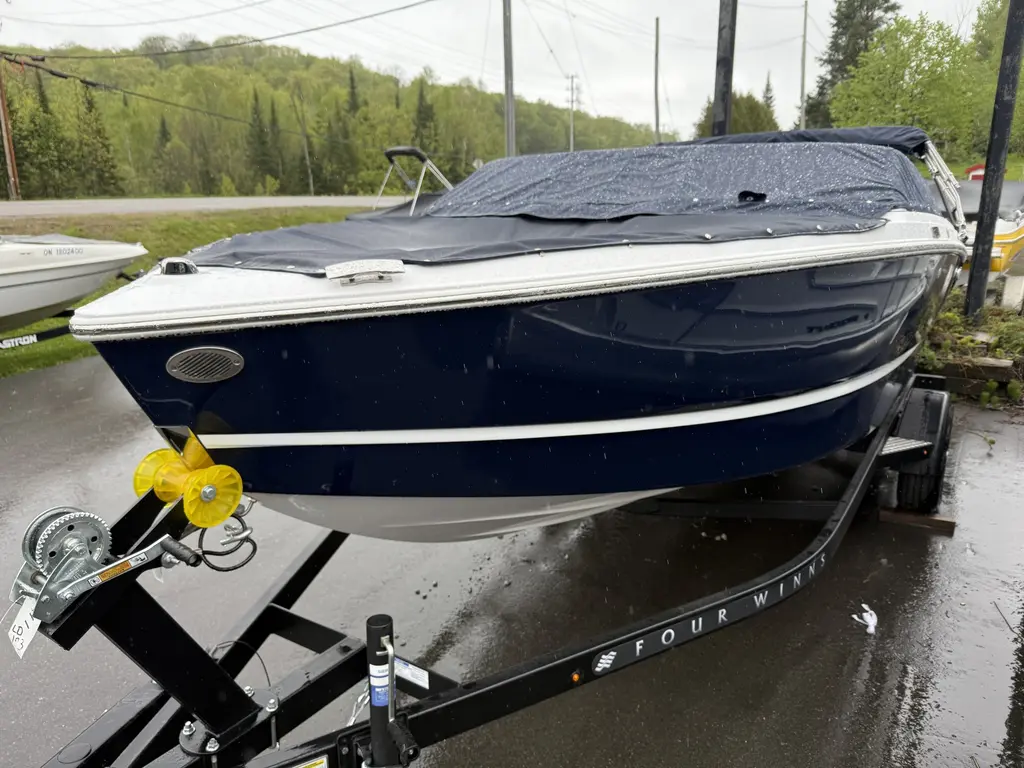 2025 Four Winns H1 - MERCRUISER 4.5L