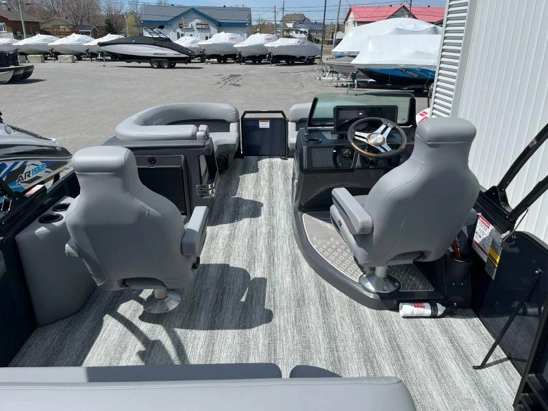 Bennington Marine M22 Swingback Luxe 3t 2025 alt