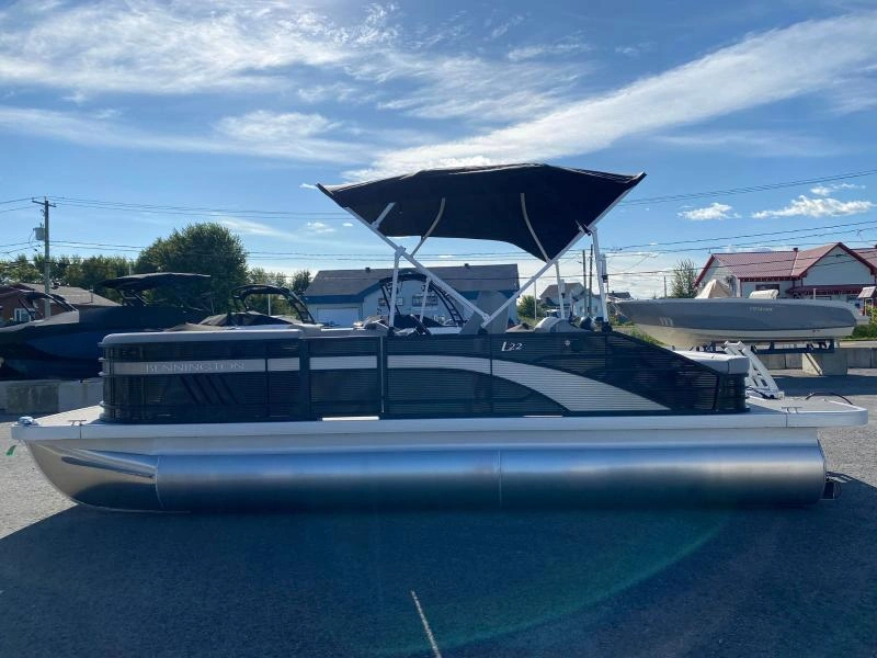 Bennington Marine L22 Swingback 3t Xpress Demo 2023 alt