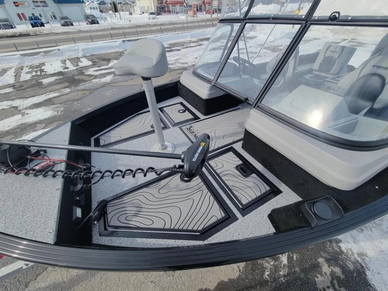 2025 Smoker-craft Adventurer 178 Dc alt