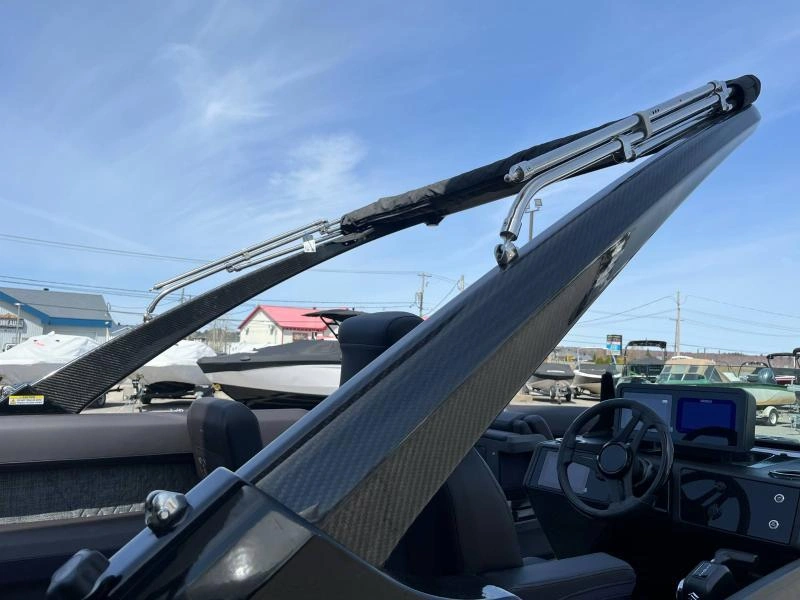 2025 Bennington Marine M22 Swingback 3t alt