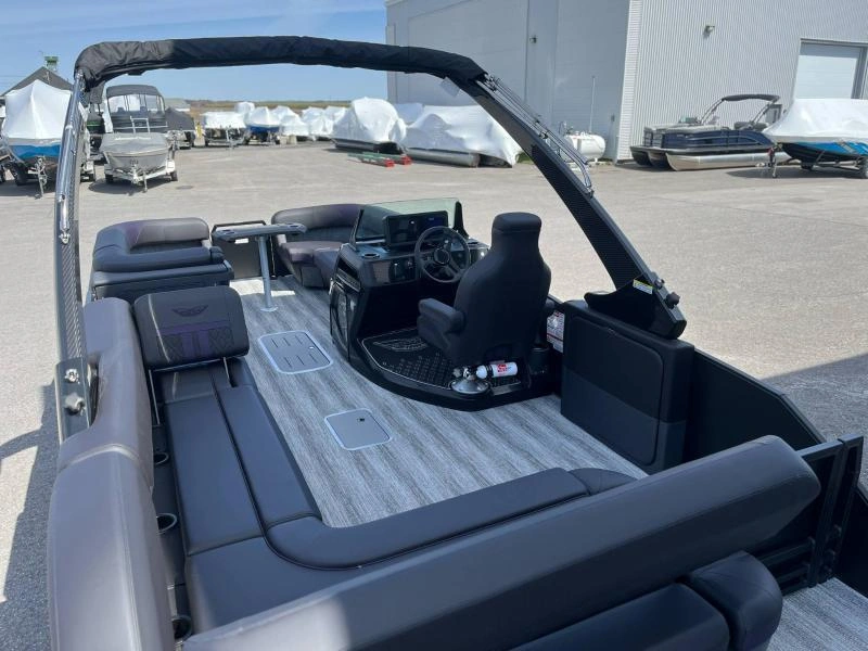 Bennington Marine M24 L-bench Arche Sport Demo 2025 alt