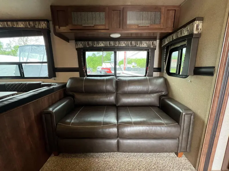 2018 KEYSTONE CROSSROADS VOLANTE 270BH **EN SUPERBE CONDITION!!**