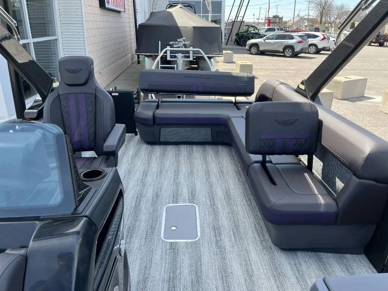 Bennington Marine M24 L-bench Arche Sport Demo 2025 alt