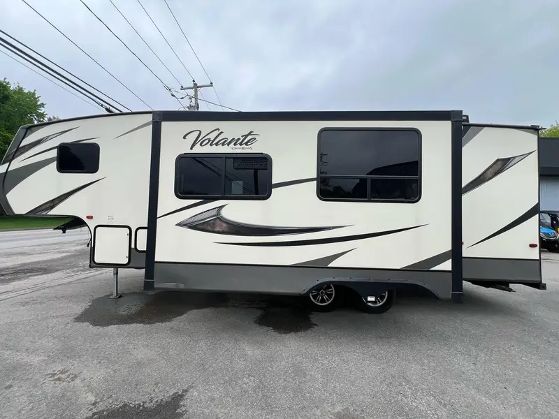 2018 KEYSTONE CROSSROADS VOLANTE 270BH **EN SUPERBE CONDITION!!**