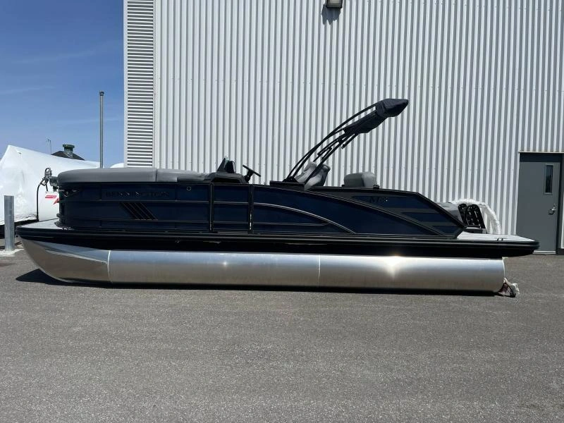 2025 Bennington Marine M22 Swingback 3t alt