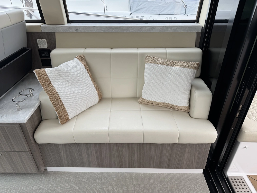 2020 Regal 38 Grande Coupe (diesel) alt