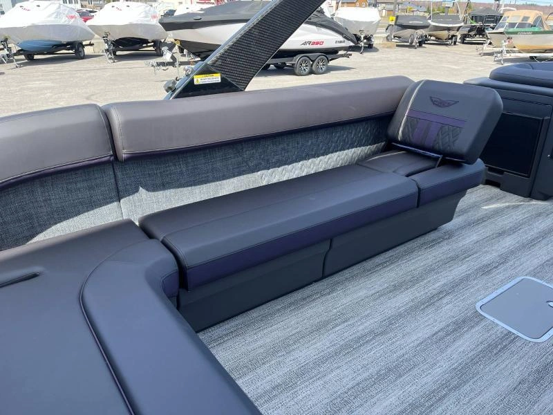 Bennington Marine M24 L-bench Arche Sport Demo 2025 alt