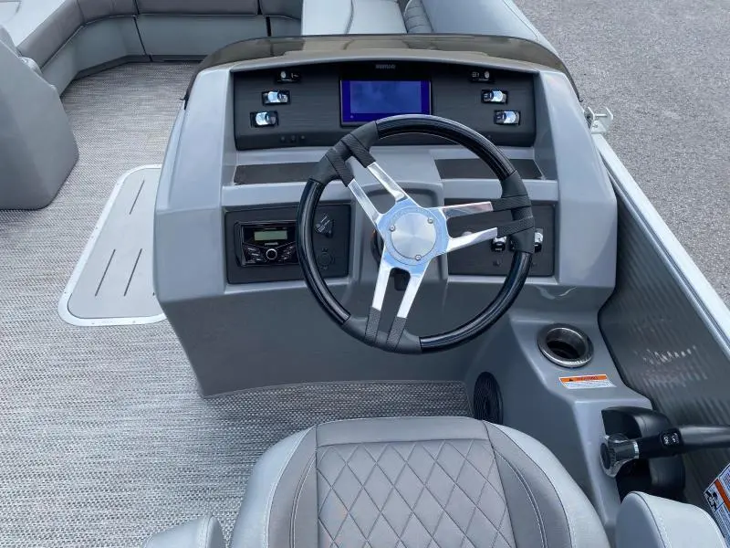 Bennington Marine L23 SWINGBACK 3T SPS+ 2023