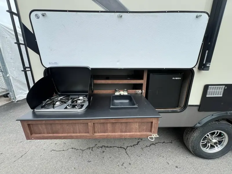 2018 KEYSTONE CROSSROADS VOLANTE 270BH **EN SUPERBE CONDITION!!**