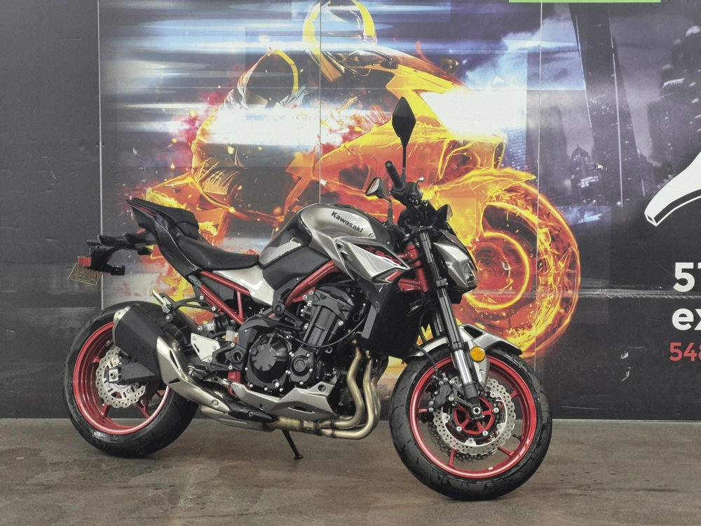 Kawasaki Zr900 2023 alt