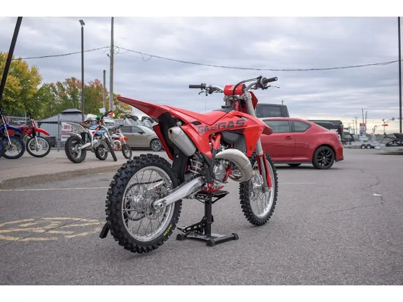 2025 GASGAS MC 125 thumbnail 6