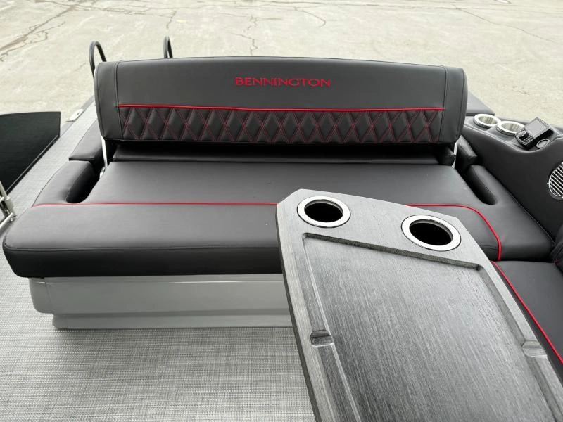 Bennington Marine Rx23 Sport Swingback Demo 2024 alt