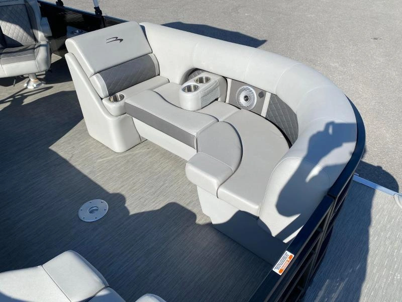 Bennington Marine L22 Swingback 3t Xpress Demo 2023 alt