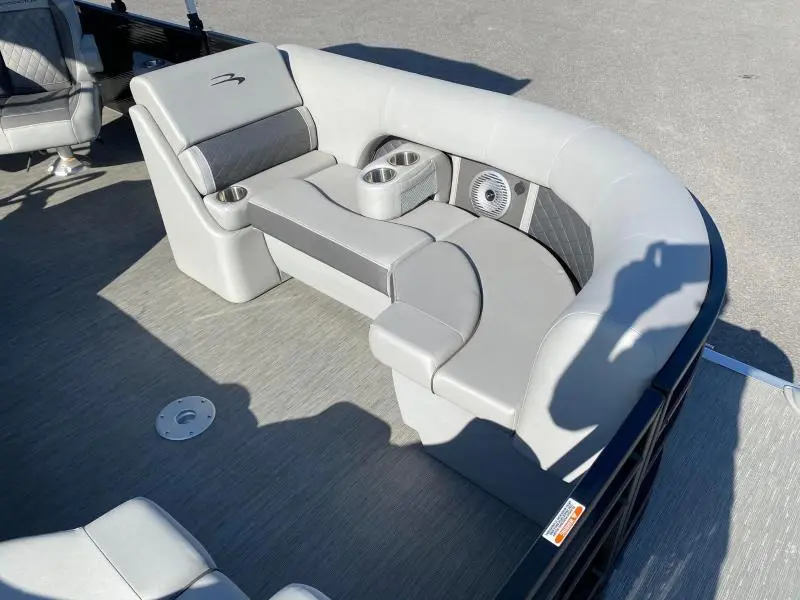 Bennington Marine L22 SWINGBACK 3T XPRESS DEMO 2023