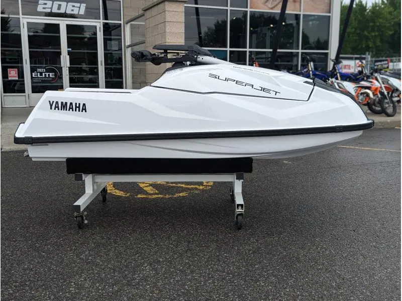 2025 Yamaha Super Jet thumbnail 3