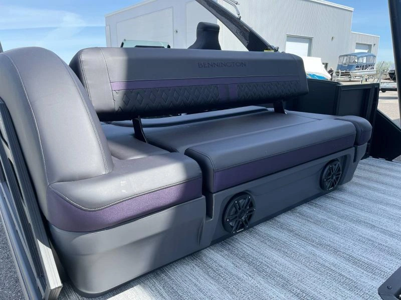 Bennington Marine M24 L-bench Arche Sport Demo 2025 alt