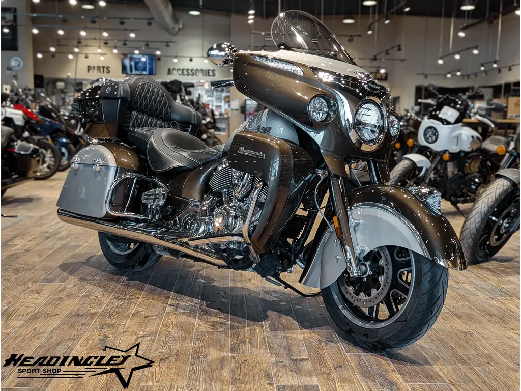 2023 Indian Motorcycle Roadmaster // Silver Quartz Metallic/Bronze Pearl Metallic