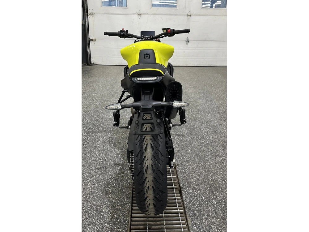 Husqvarna Vitpilen 801 2025 alt